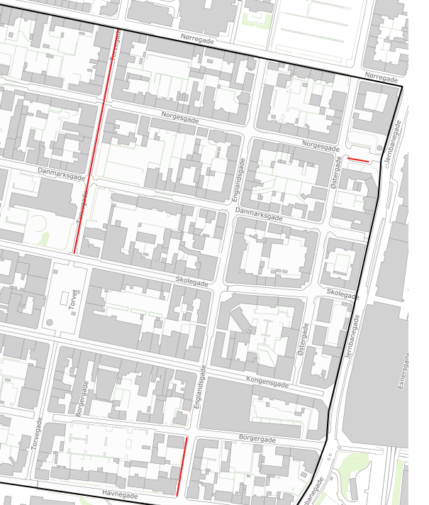 Kort over vejstrækninger med særlige regler i betalingszonen. Torvegade (Nørregade til Skolegade), Banegårdspladsen (den sydlige række parkeringsbåse) og Englandsgade (vestlig side af vejen mellem Borgergade og Havnegade)